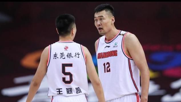 他扒开我的内裤强吻我下面视频